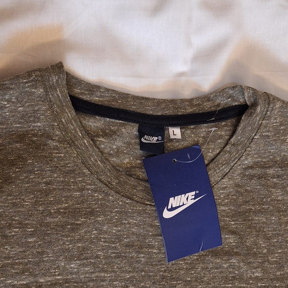Nike Men’s L Grey Cotton T-Shirt — Short Sleeve Activewear Streetwear, NWOT - Picture 5 of 7